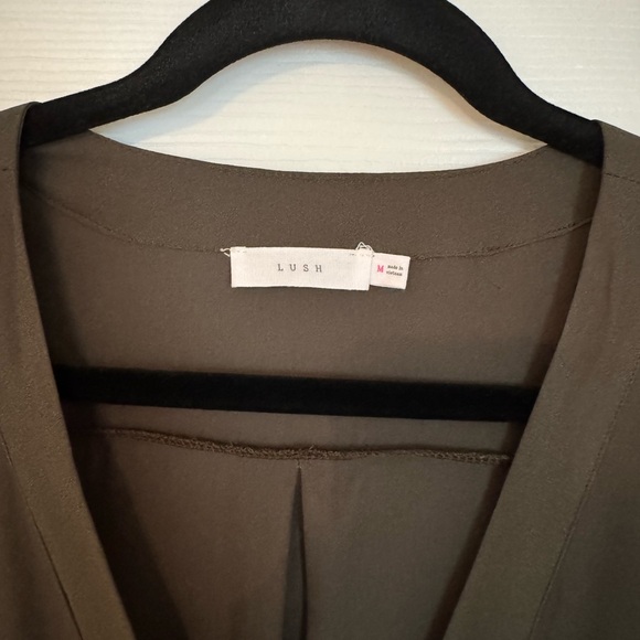 Lush Blouse - Picture 2 of 3